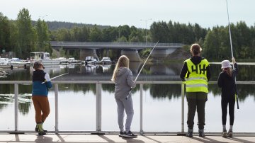 Koululaiset tutustuivat kalastuksen maailmaan Rovaniemellä: 
