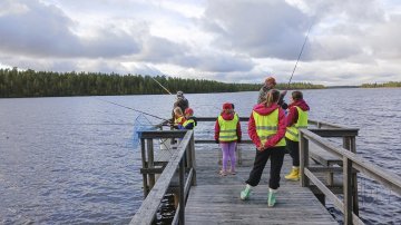 Kalastuspäivä innosti lapset kalaan Posiolla